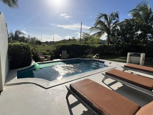 Pool, terrace and built-in BBQ 